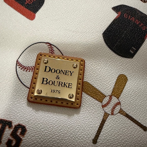 Dooney & Bourke SF Giants Themed Shoulder Bag and Wallet - White and Tan - Picture 2 of 11